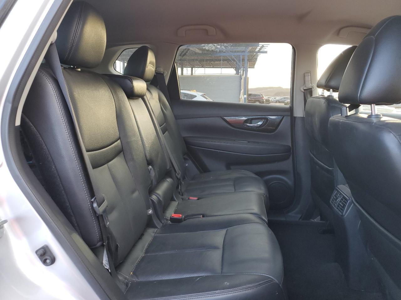 2018 Nissan Rogue - Image 11