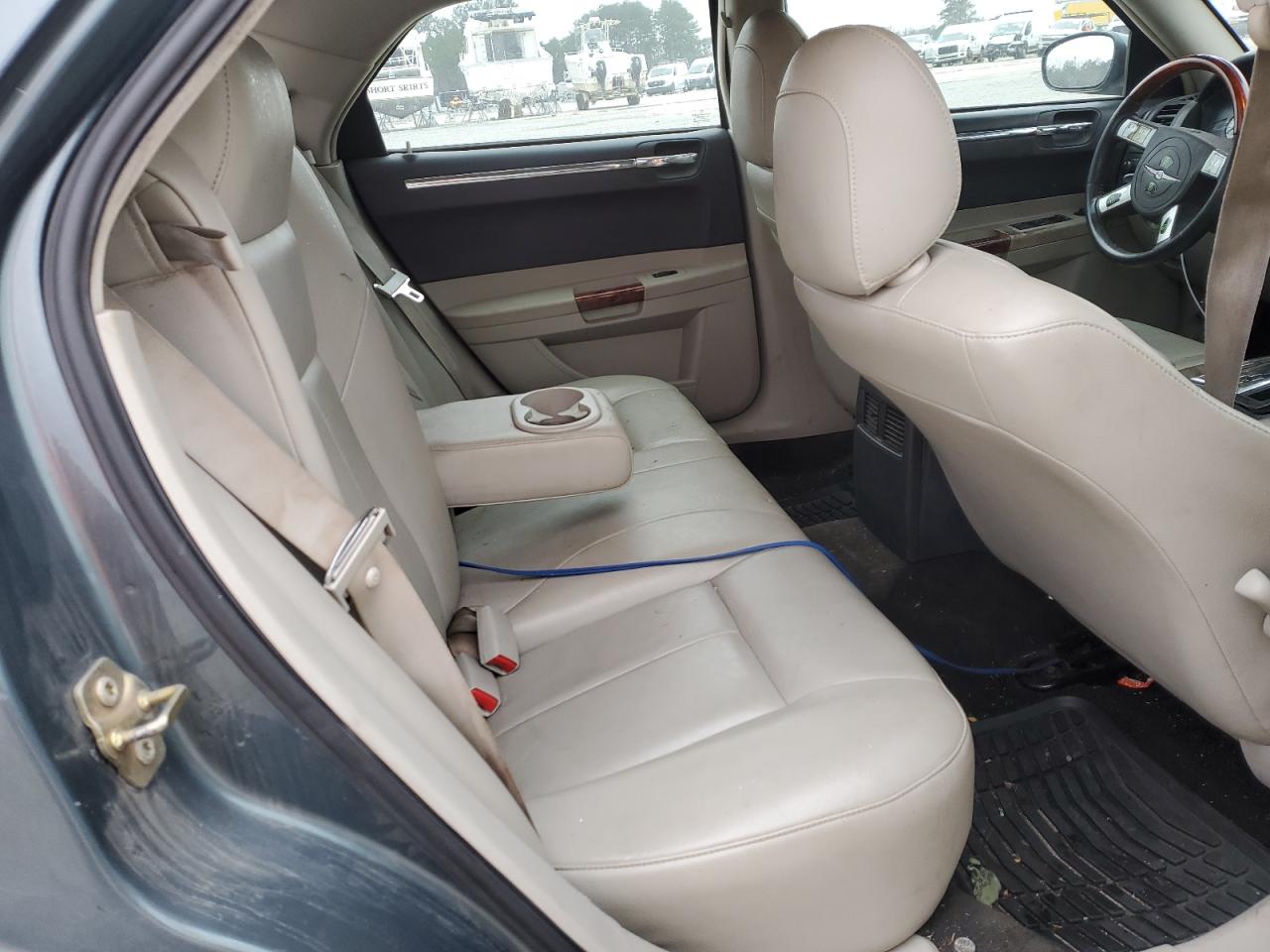 2006 Chrysler 300 - Image 10