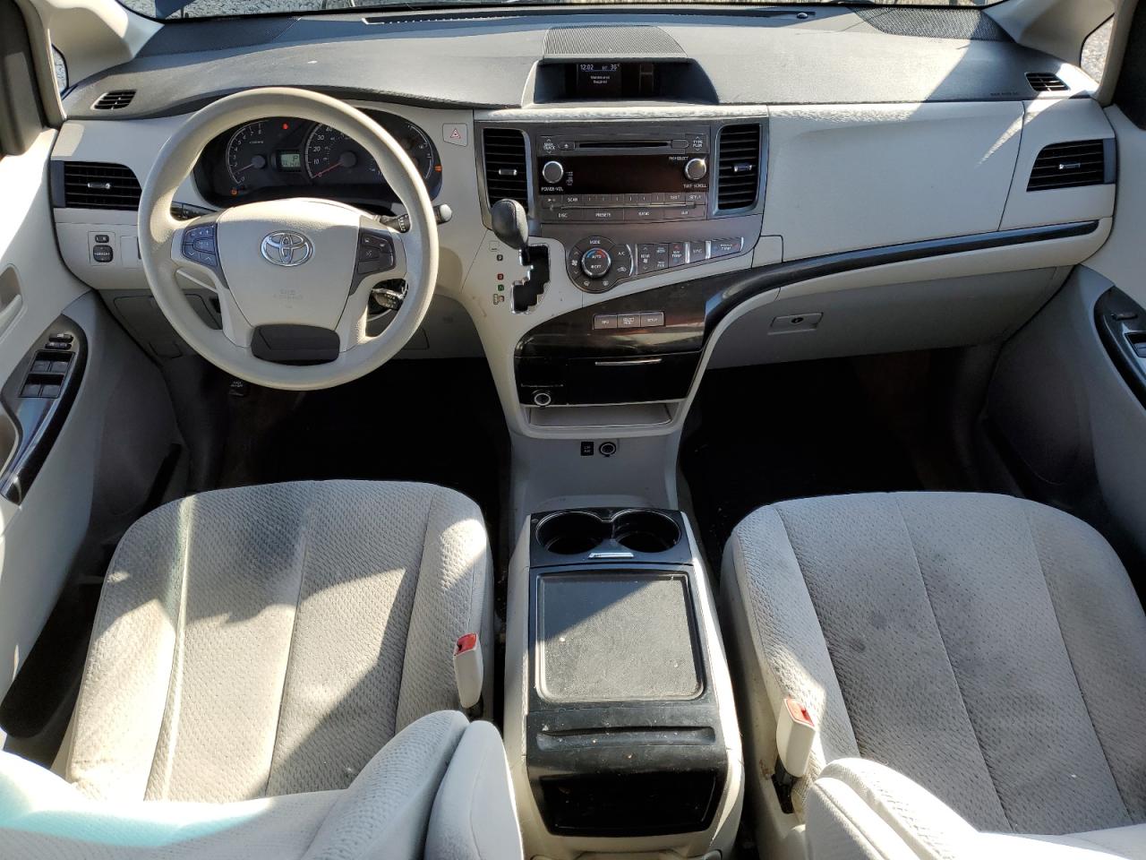 2013 Toyota Sienna - Image 8