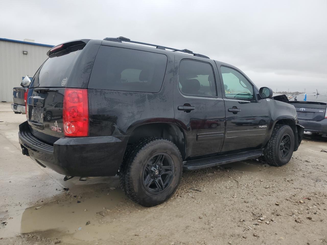 2010 GMC Yukon - Image 3