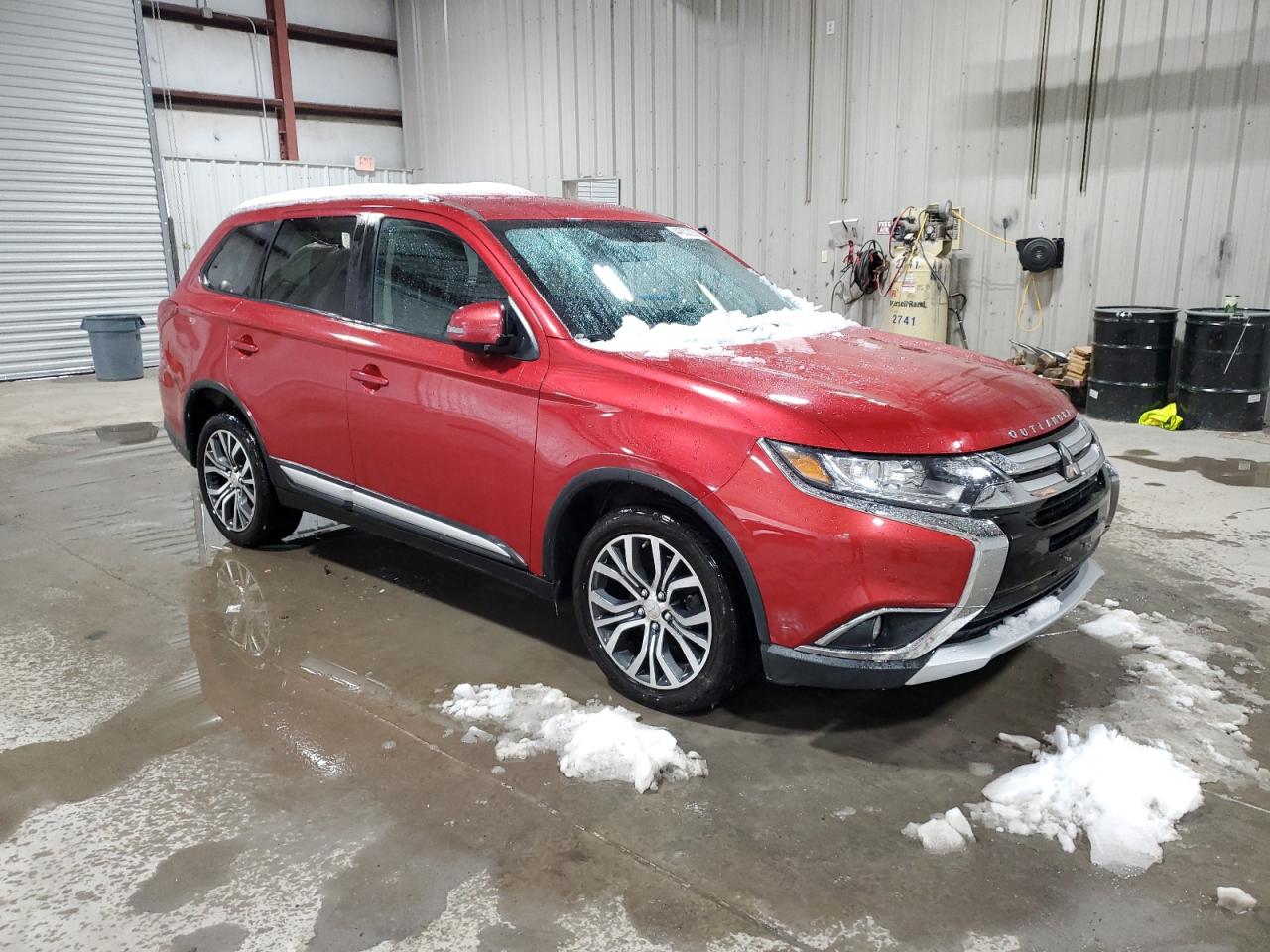 2017 Mitsubishi Outlander - Image 4