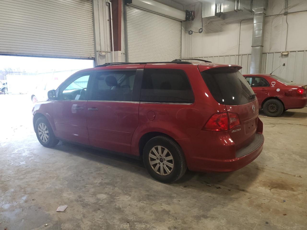 2009 Volkswagen Routan - Image 2
