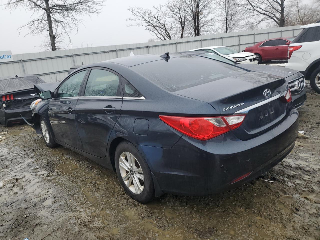 2013 Hyundai Sonata - Image 2