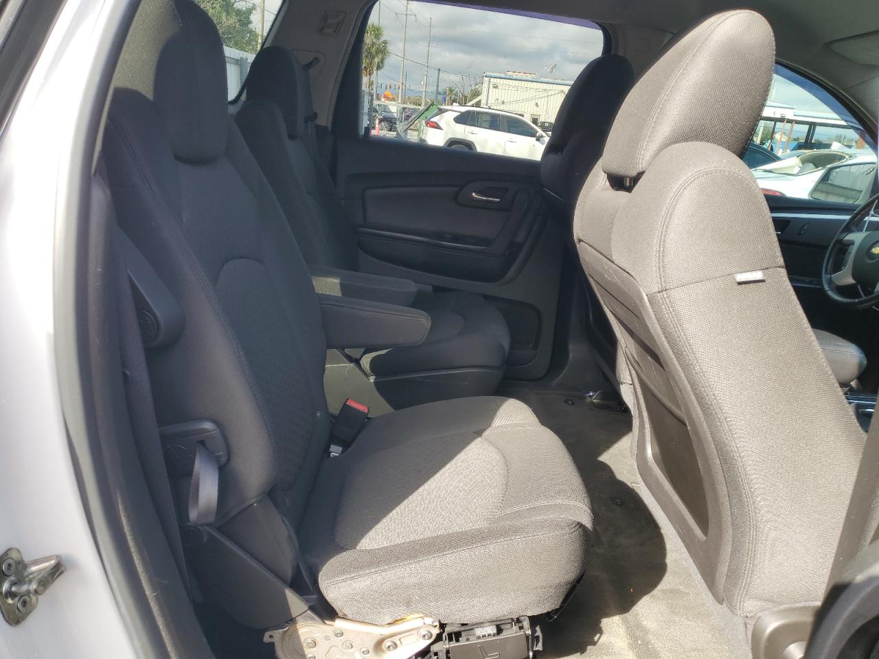 2009 Chevrolet Traverse - Image 11