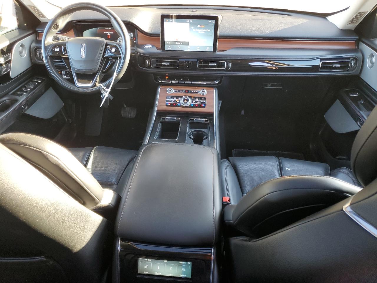 2020 Lincoln Aviator - Image 8