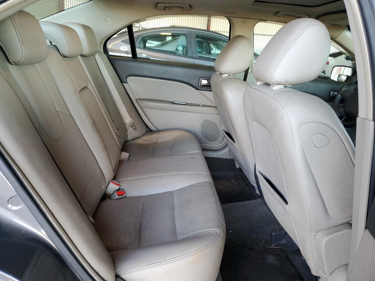 2010 Ford Fusion - Image 10