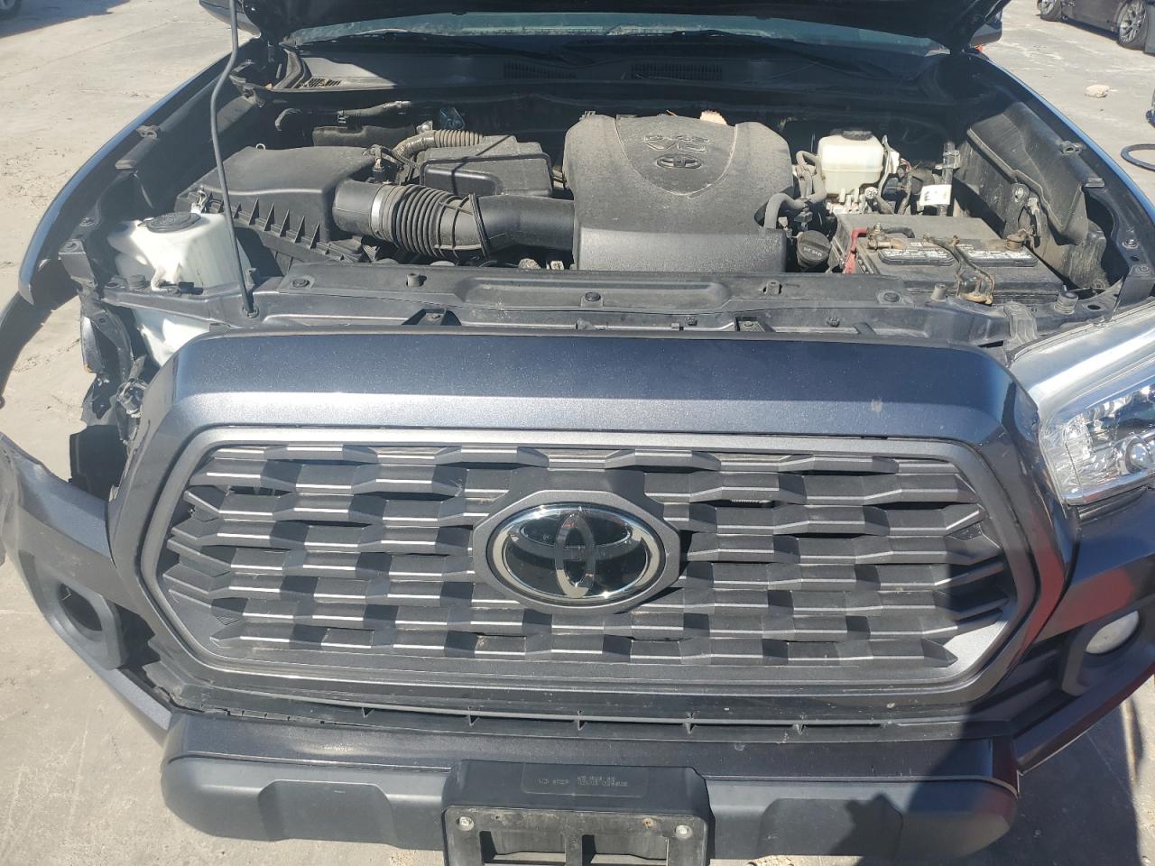 2020 Toyota Tacoma - Image 11