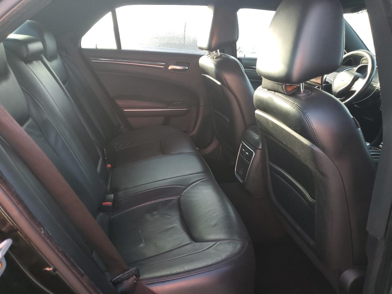 2015 Chrysler 300 - Image 10
