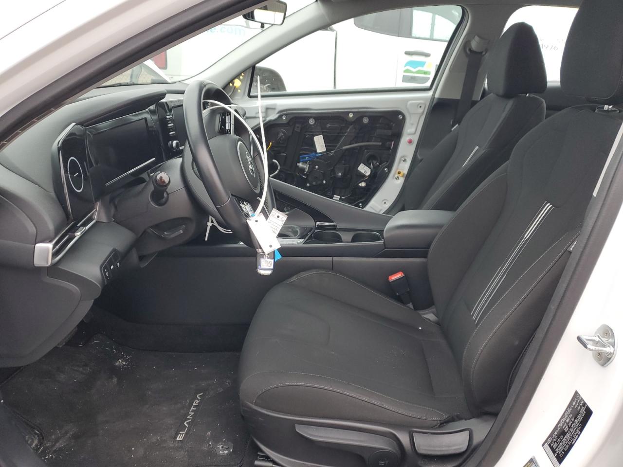 2022 Hyundai Elantra - Image 7