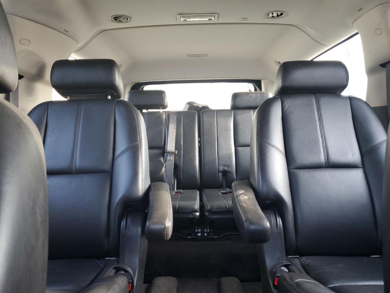 2008 Chevrolet Suburban - Image 10