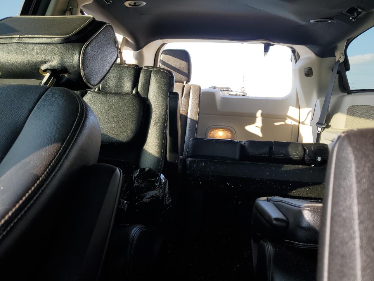 2019 Dodge Caravan - Image 10