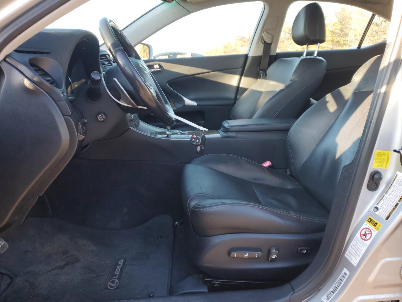 2011 Lexus IS - Image 7