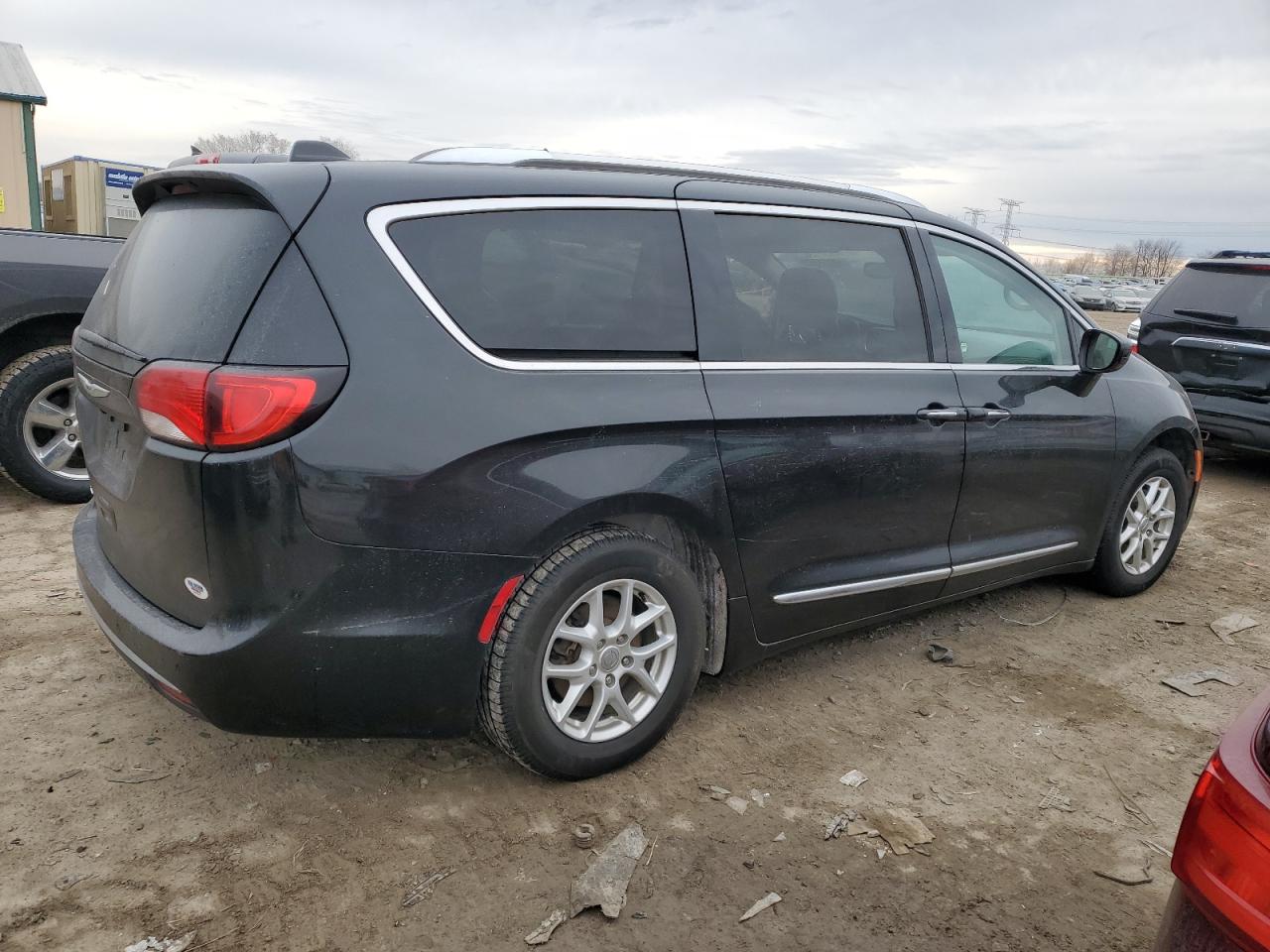 2020 Chrysler Pacifica - Image 3