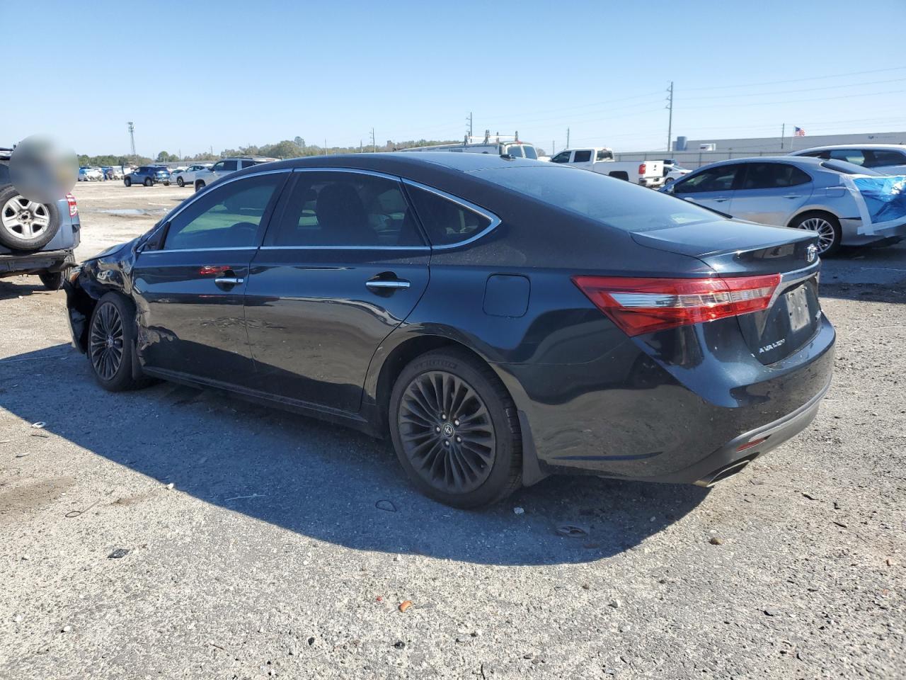 2016 Toyota Avalon - Image 2