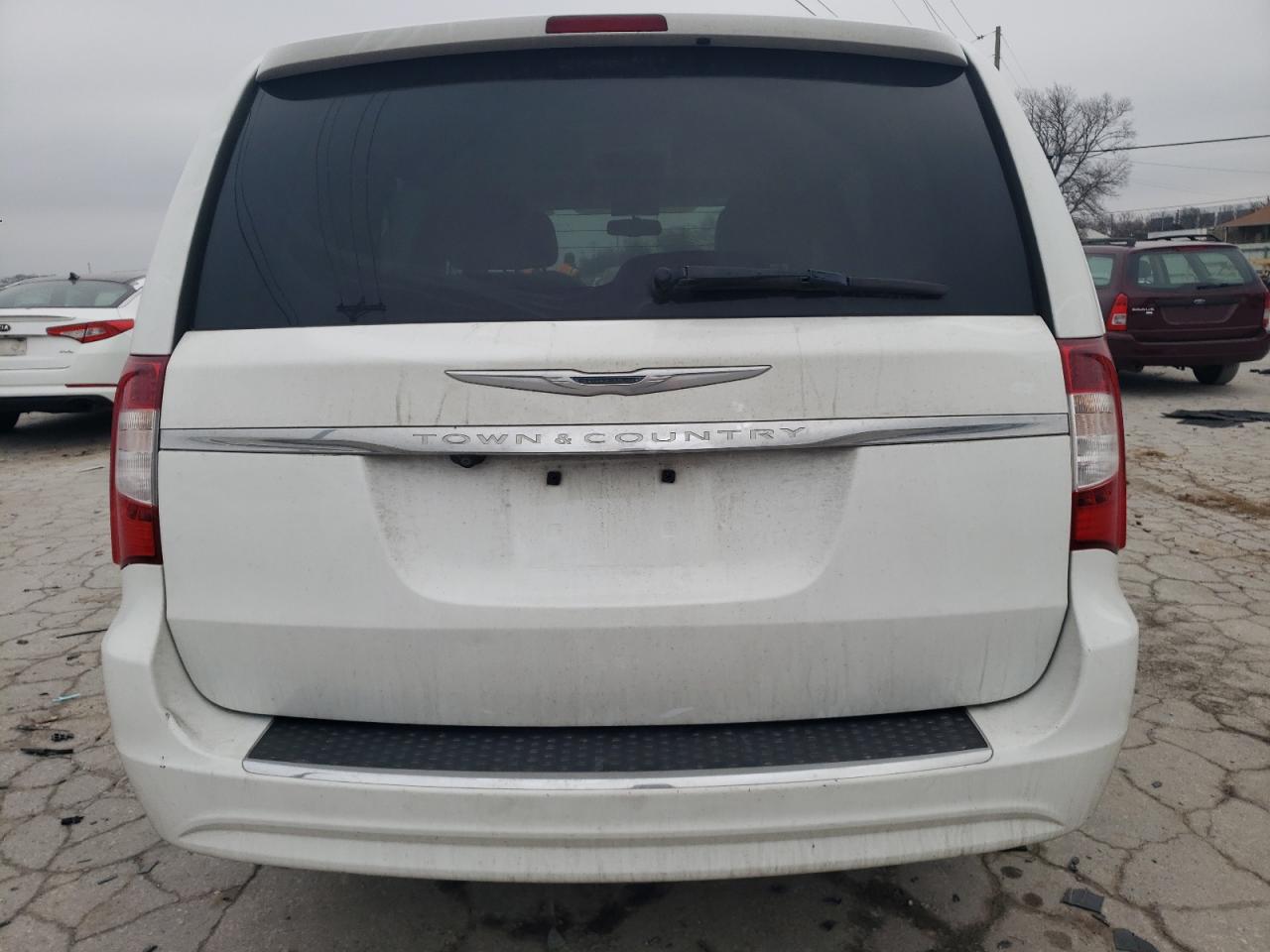 2013 Chrysler Town & Country - Image 6