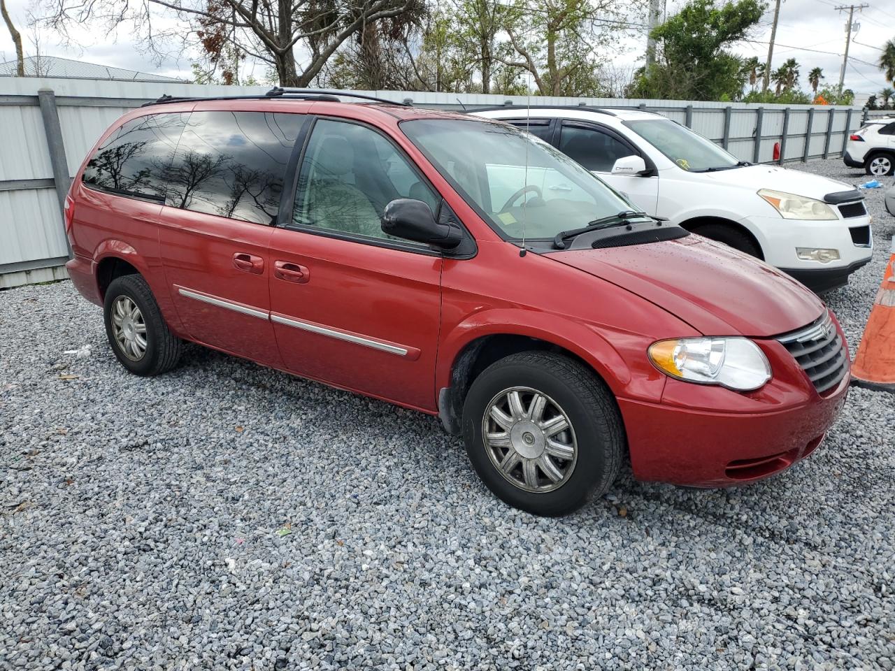 2005 Chrysler Town & Country - Image 4