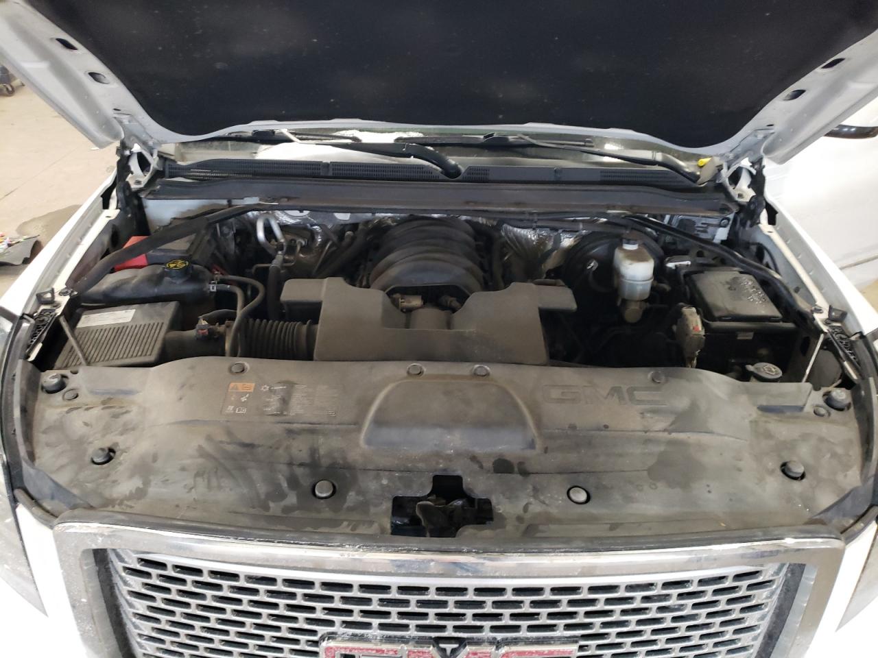 2016 GMC Yukon - Image 14