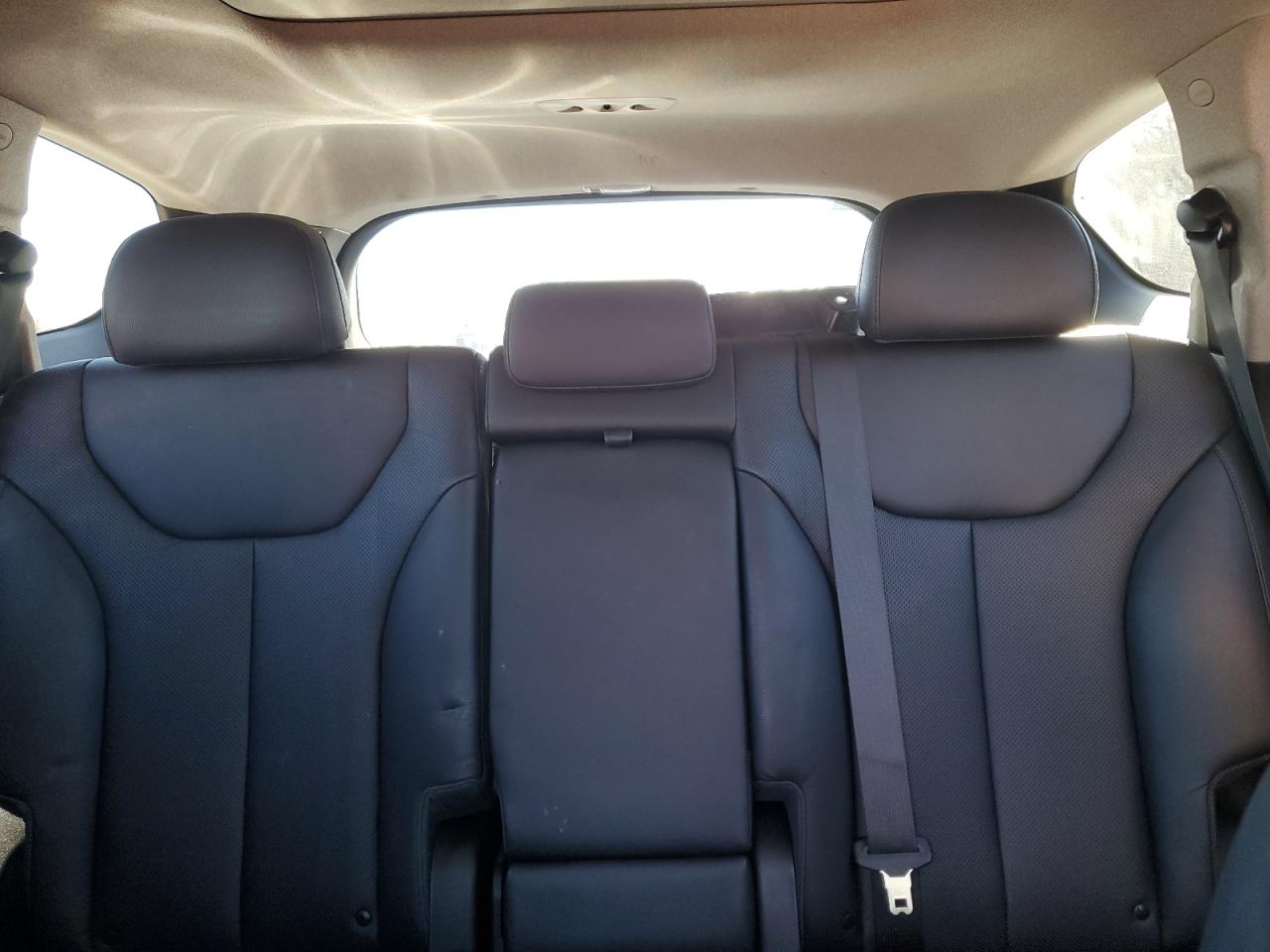 2020 Hyundai Santa Fe - Image 10