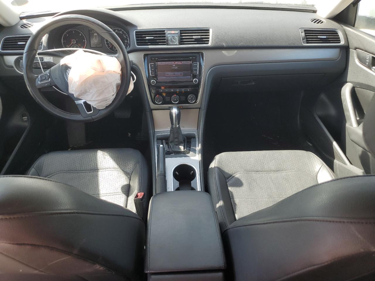 2014 Volkswagen Passat - Image 8