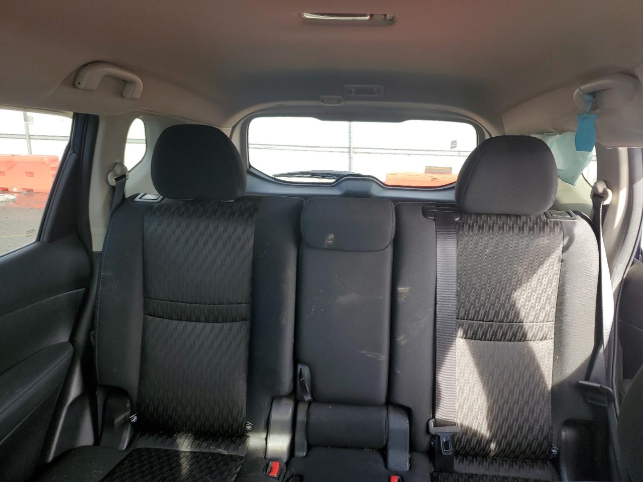 2017 Nissan Rogue - Image 10