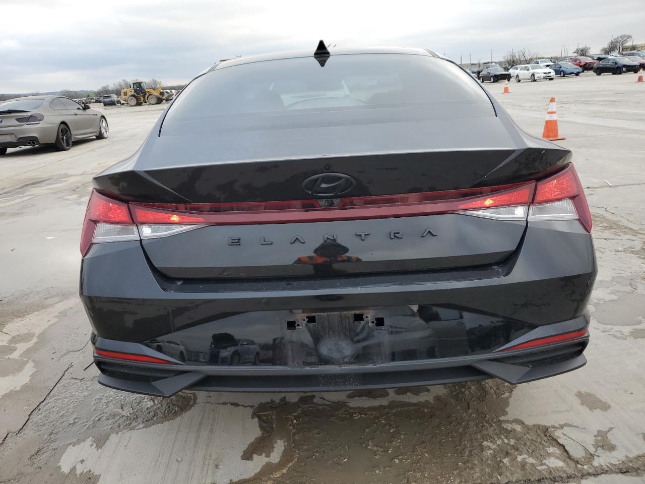 2021 Hyundai Elantra - Image 6