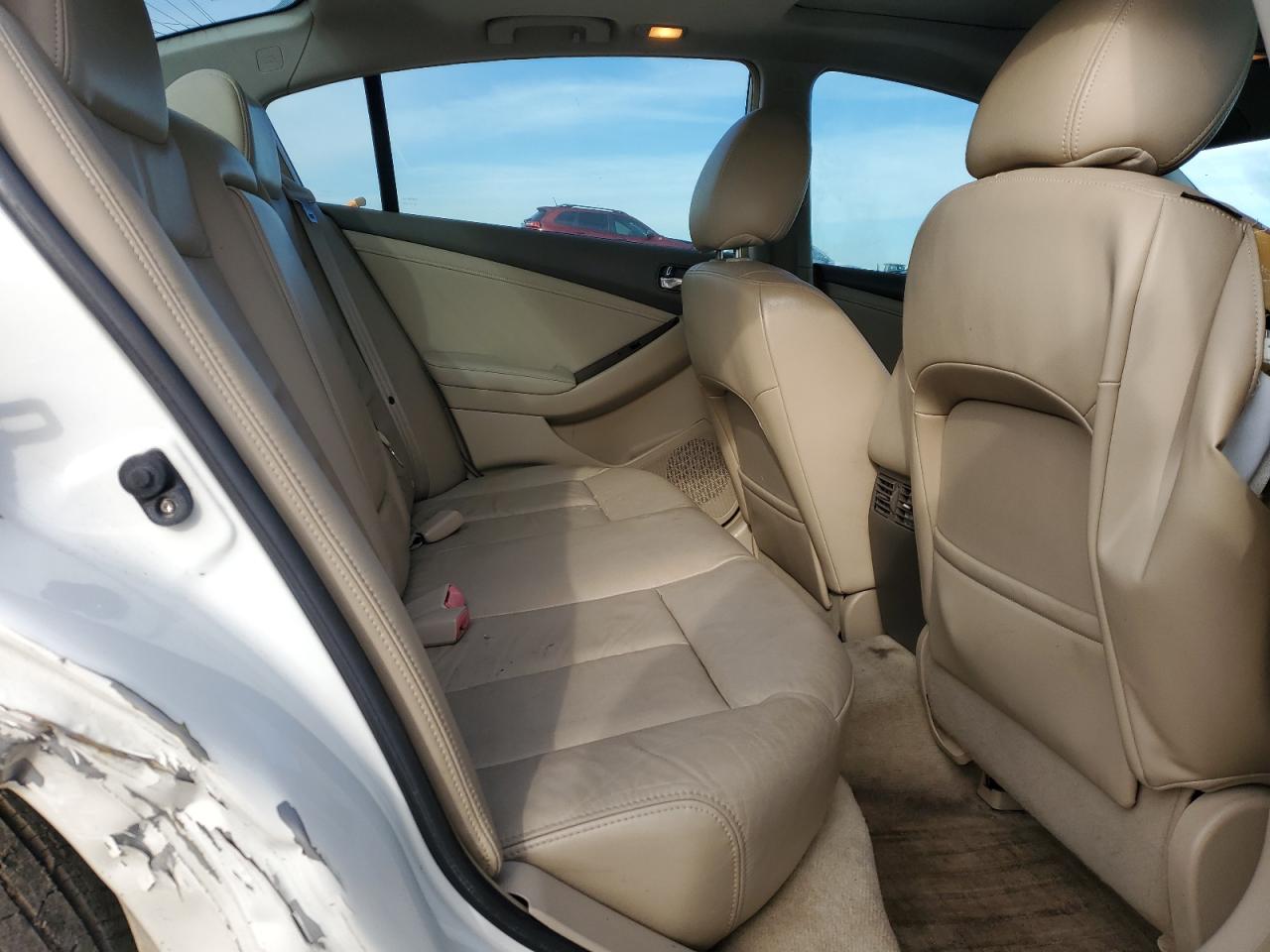 2010 Nissan Altima - Image 10