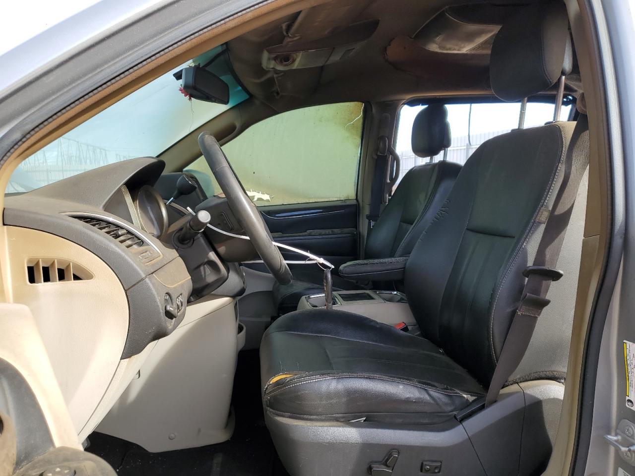 2015 Chrysler Town & Country - Image 7