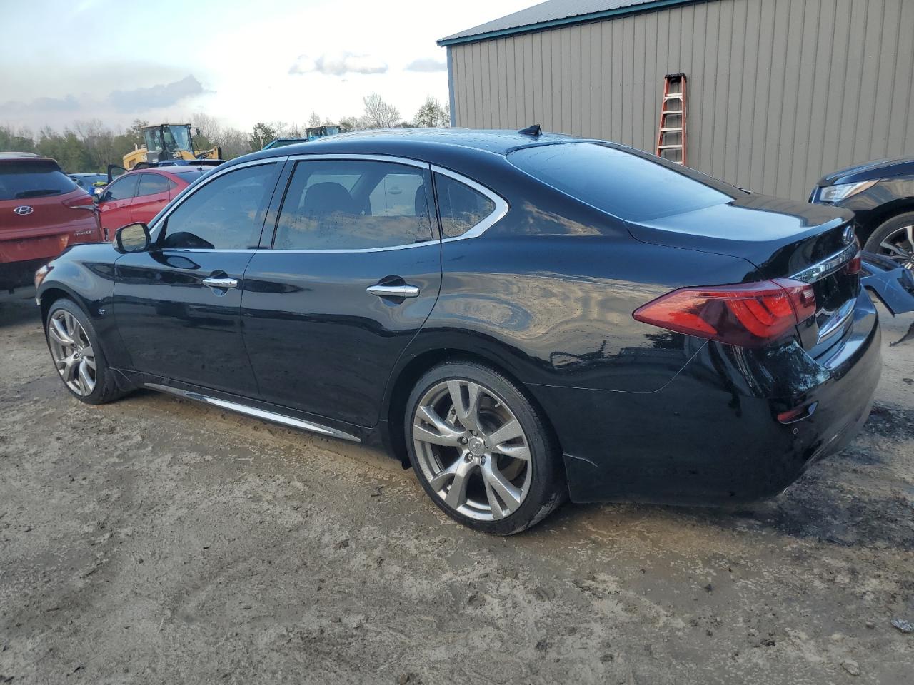 2017 Infiniti Q70 - Image 2