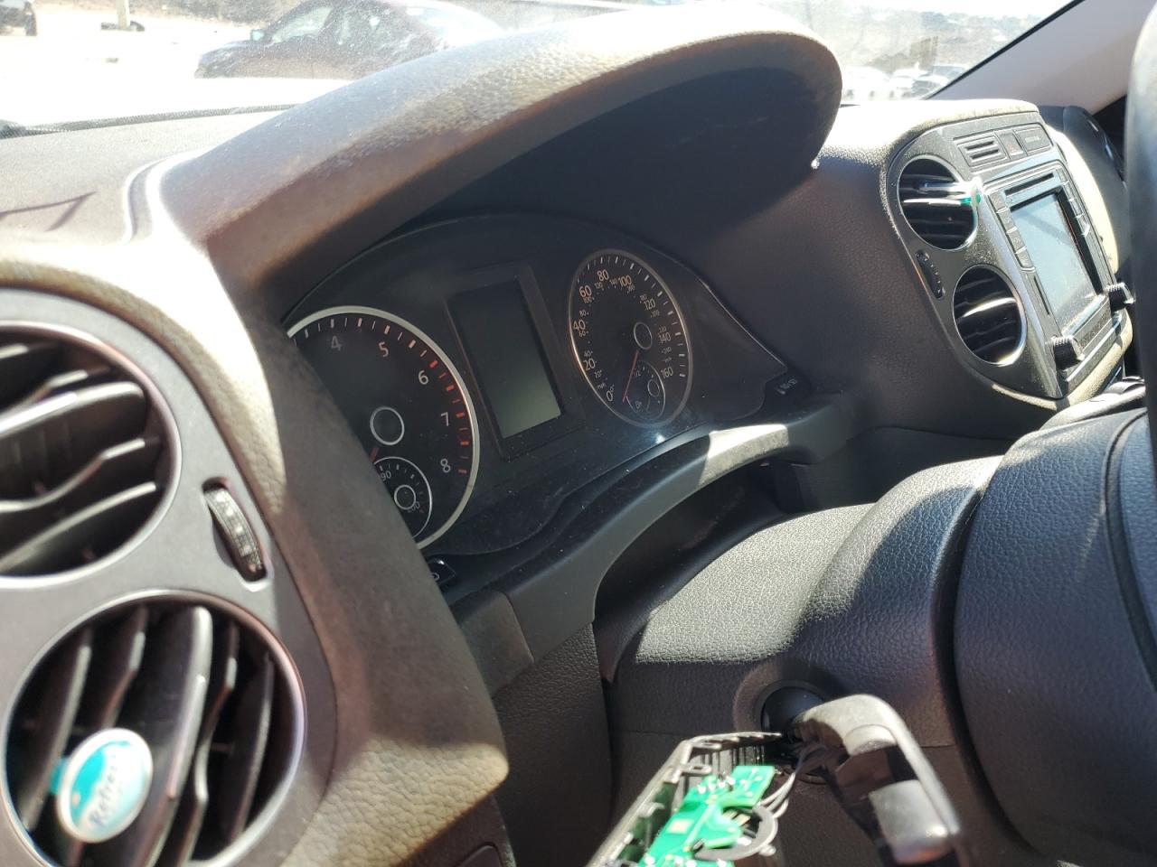 2017 Volkswagen Tiguan - Image 9