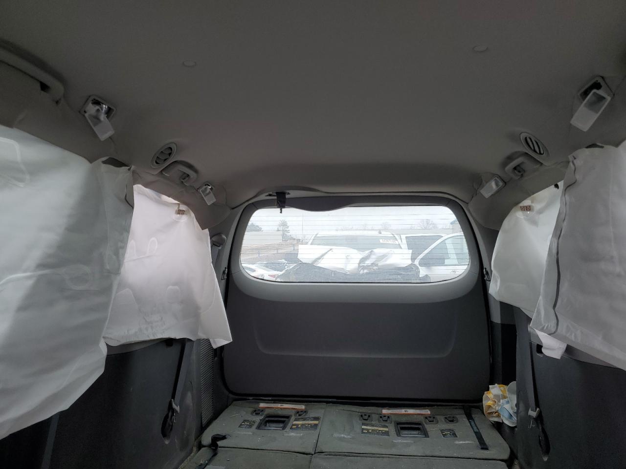 2017 Toyota Sienna - Image 10