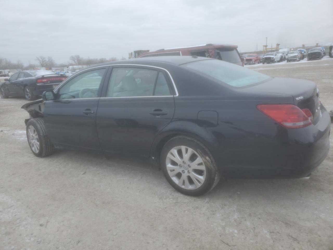 2009 Toyota Avalon - Image 2
