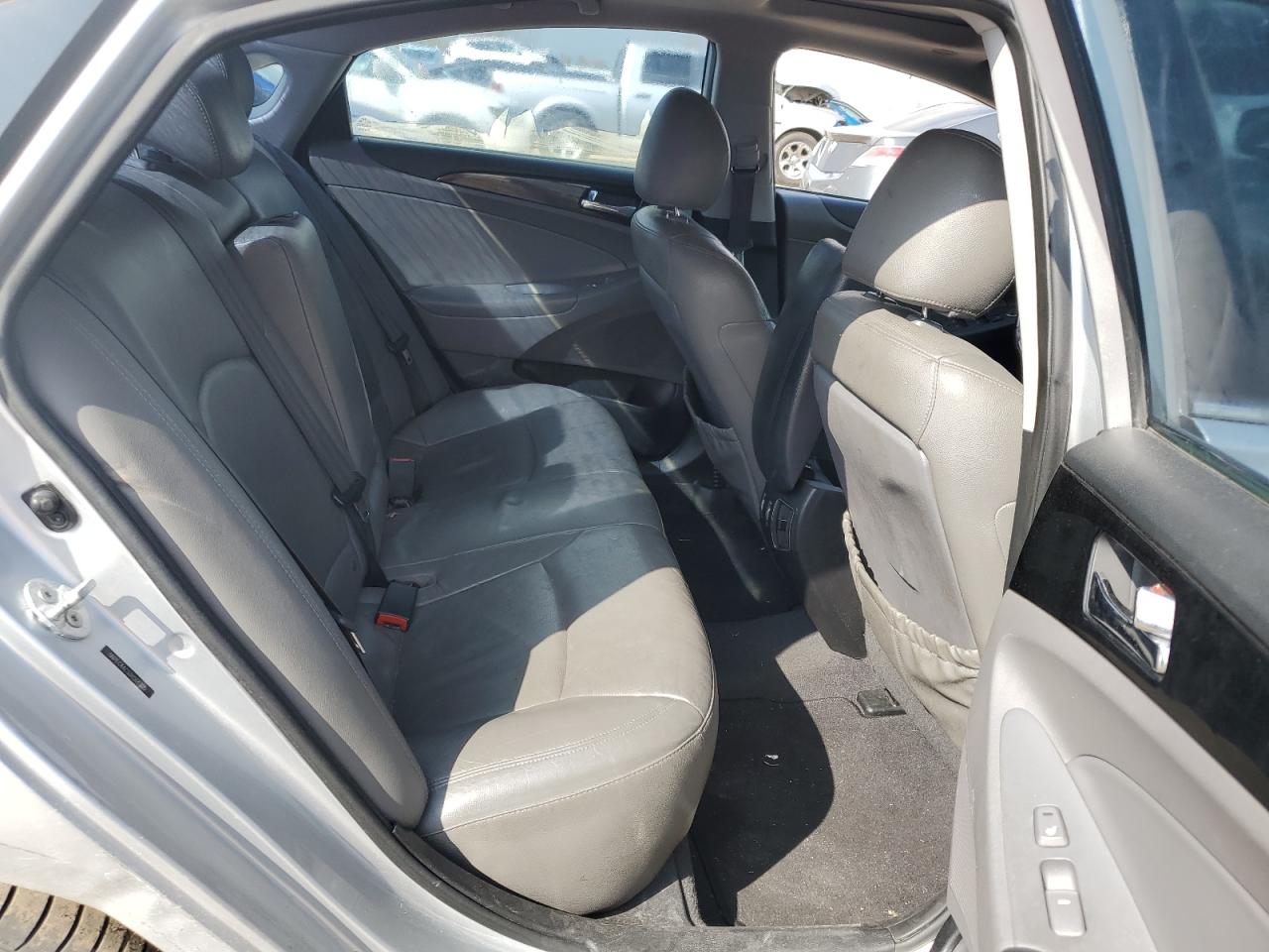 2013 Hyundai Sonata - Image 10