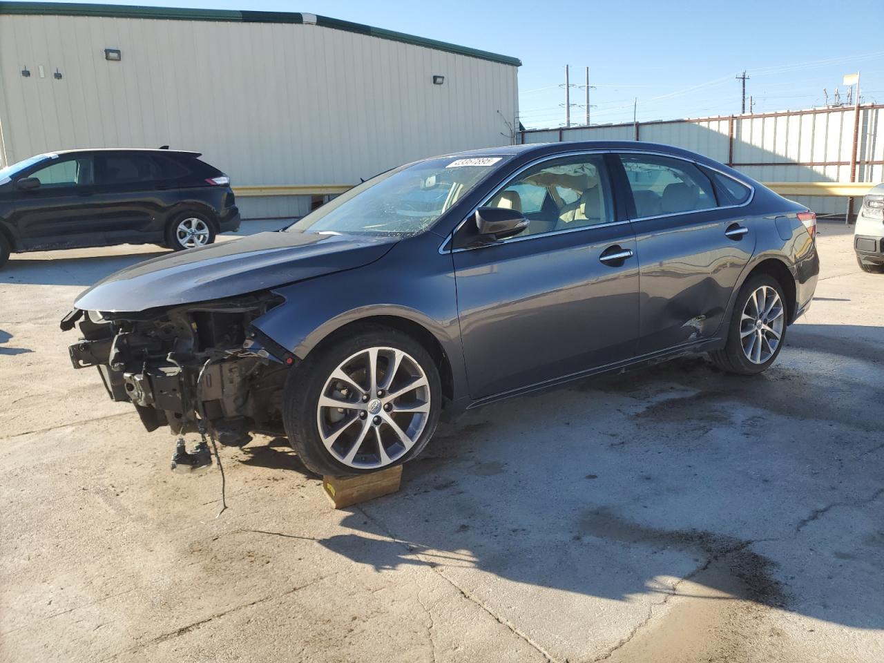 2015 Toyota Avalon - Image 1