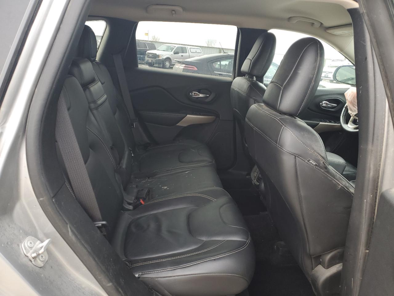 2017 Jeep Grand Cherokee - Image 11