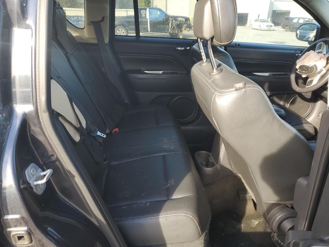 2016 Jeep Compass - Image 12