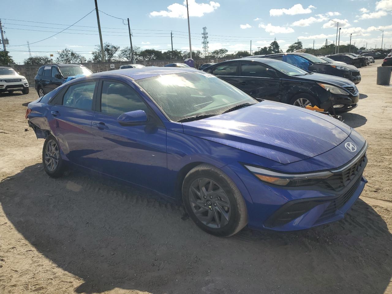 2024 Hyundai Elantra - Image 4