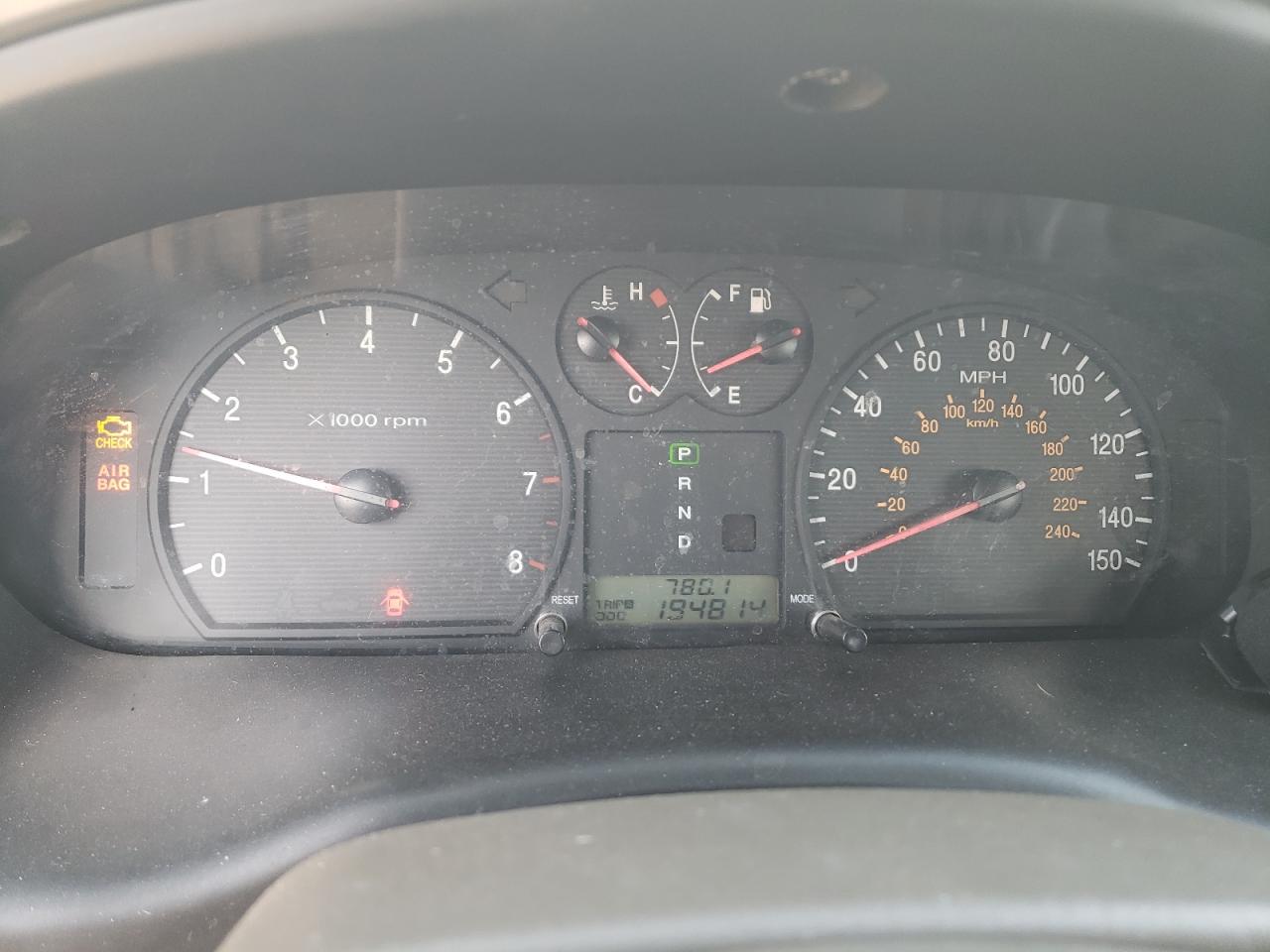 2002 Hyundai Sonata - Image 9