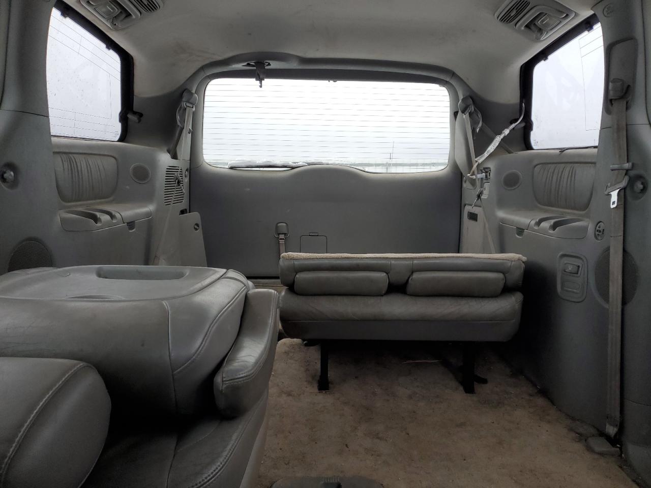 2005 Toyota Sienna - Image 10