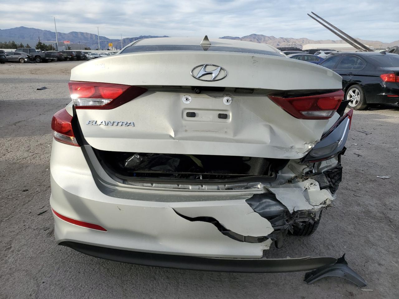 2017 Hyundai Elantra - Image 6