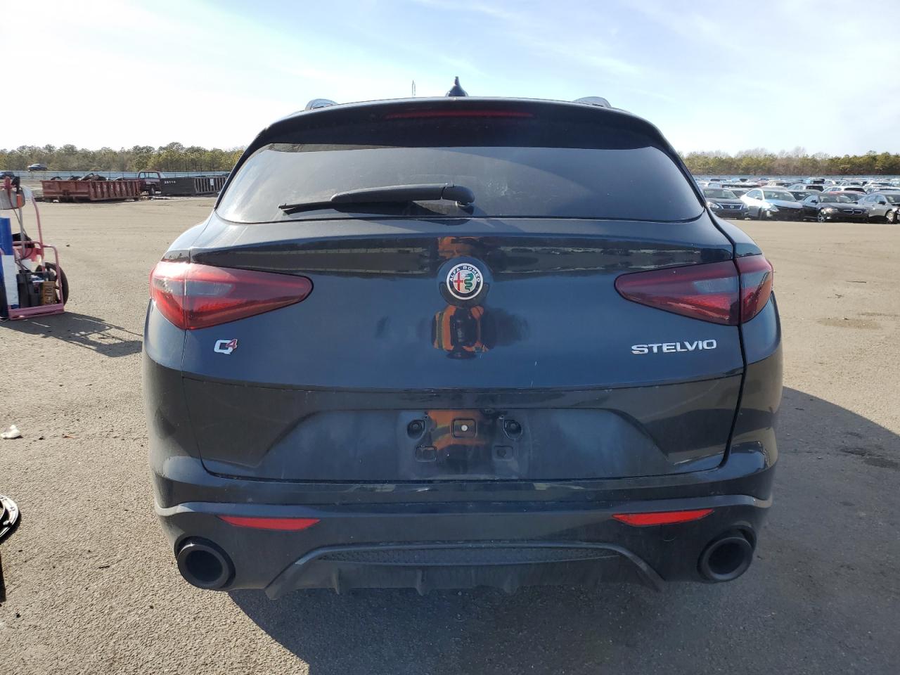 2022 Alfa Romeo Stelvio - Image 6