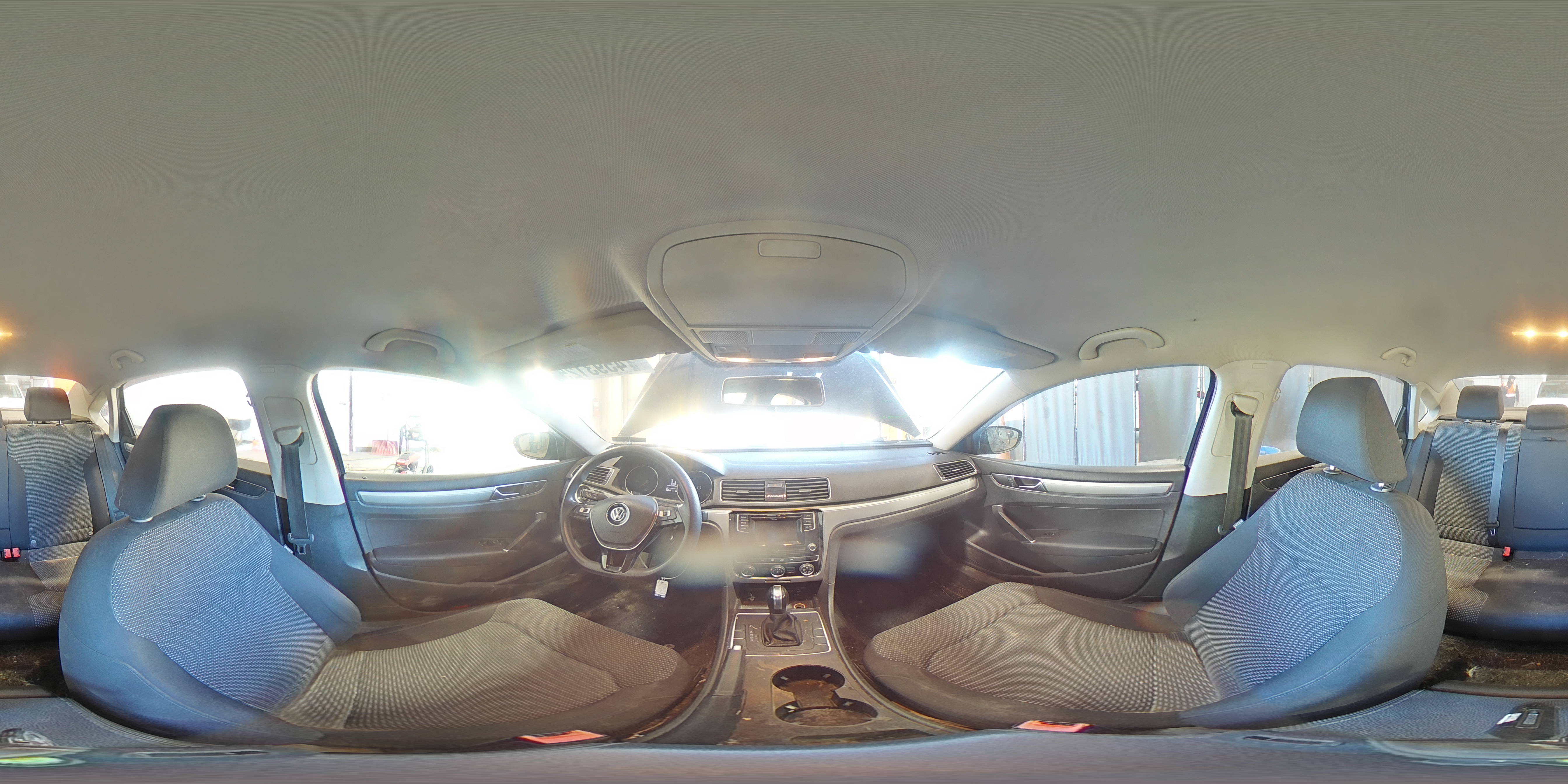 2018 Volkswagen Passat - Image 14