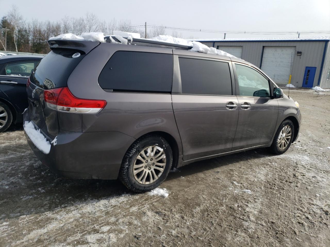 2013 Toyota Sienna - Image 3