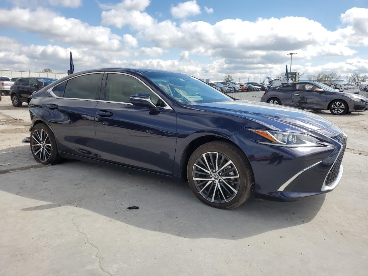 2022 Lexus ES - Image 4
