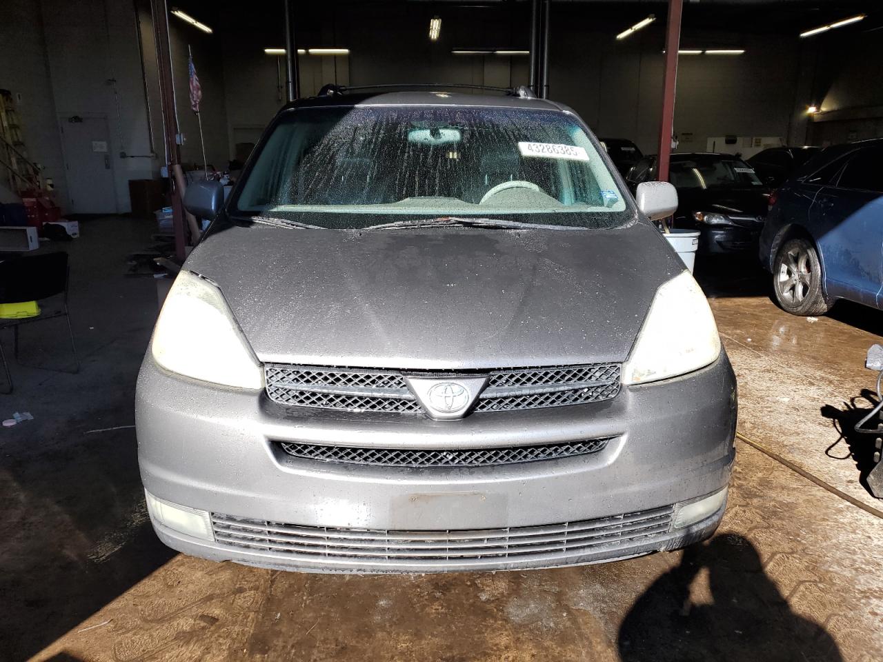 2005 Toyota Sienna - Image 5
