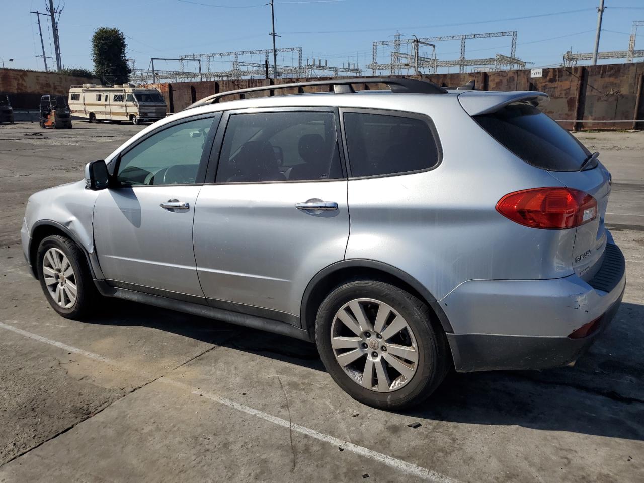 2012 Subaru Tribeca - Image 2