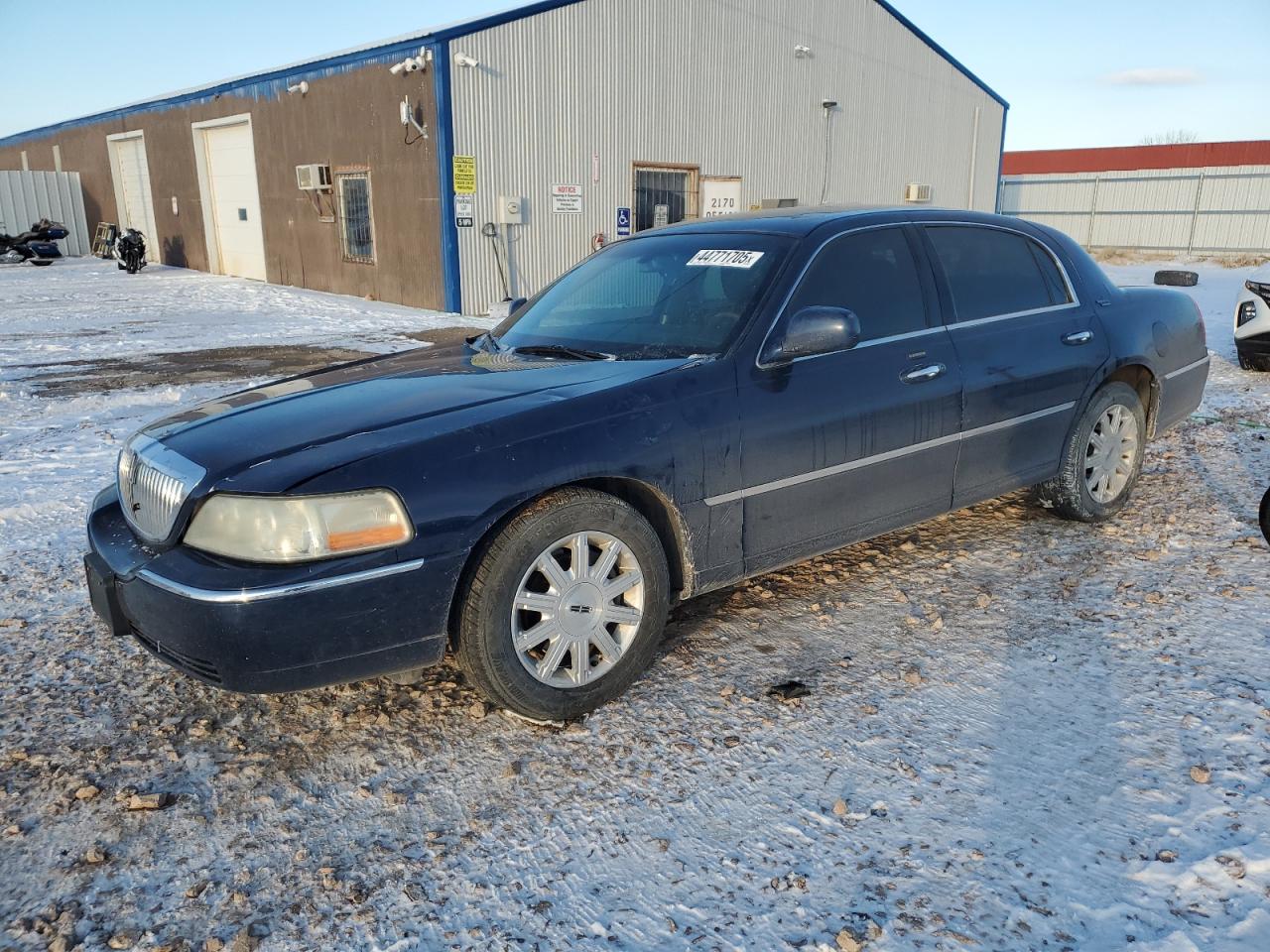 2011 Lincoln Town Car - Image 1