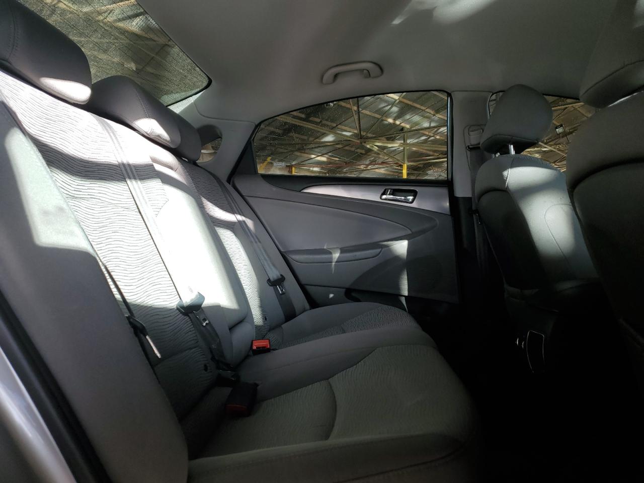 2012 Hyundai Sonata - Image 10