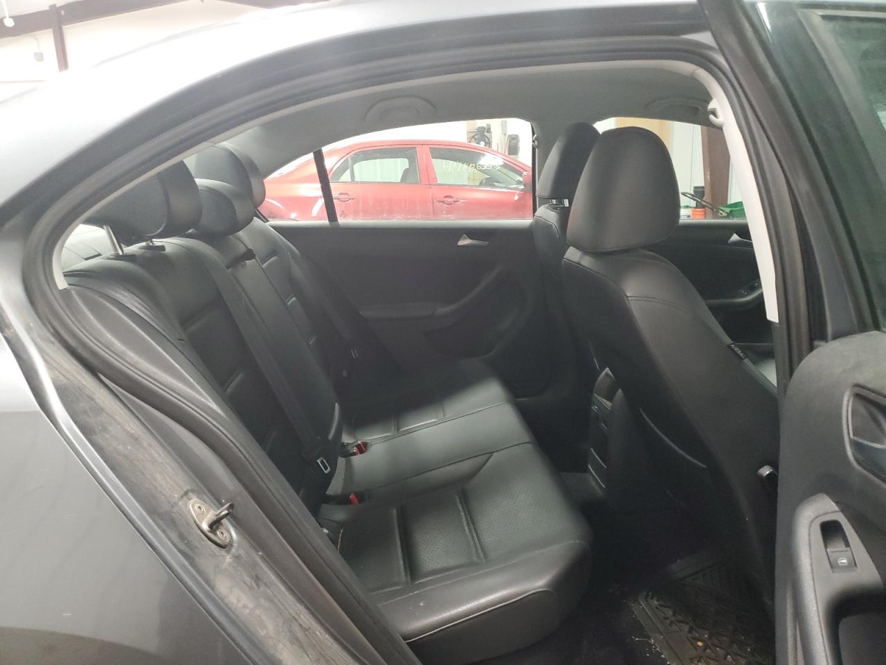 2014 Volkswagen Jetta - Image 10
