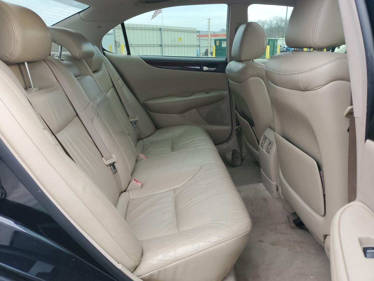 2003 Lexus ES - Image 10