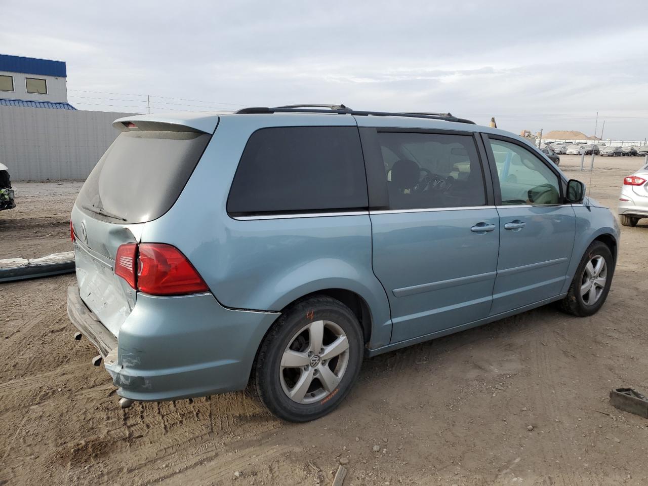 2009 Volkswagen Routan - Image 3